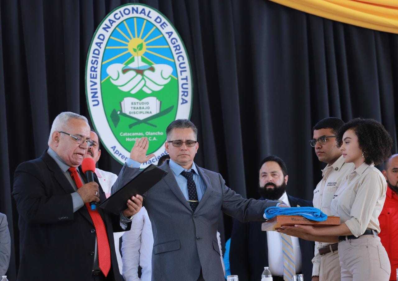 Presidente Redondo invitado de honor en juramentación de nuevo rector de la UNAG